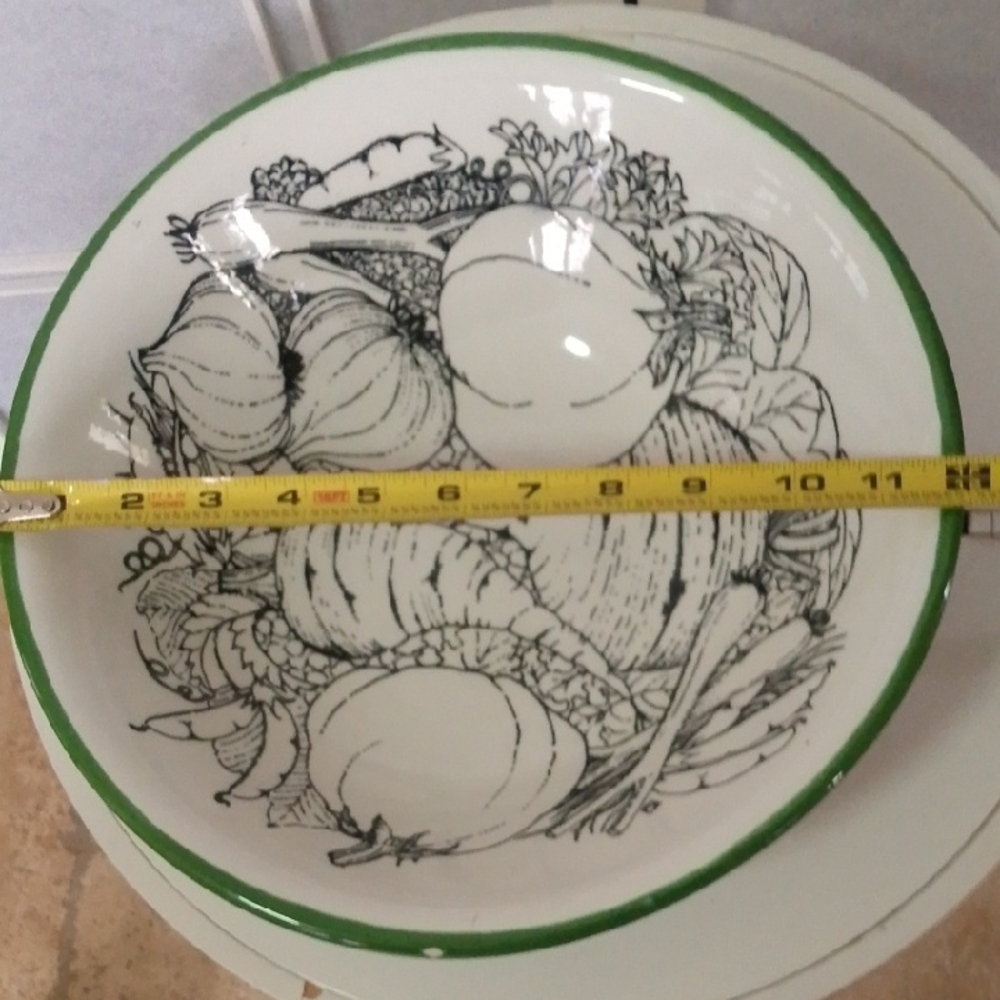 Made In Italy Baldelli Green and White Vegetable Design Bowl - Picture 7 of 11